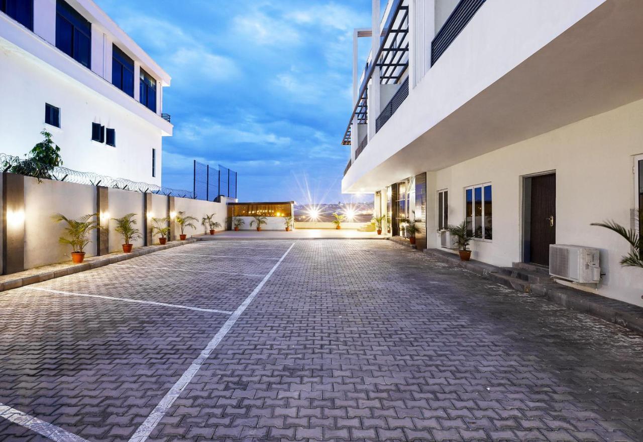 Aveon Hotel Абуджа Экстерьер фото